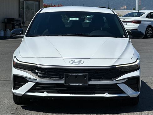 Used 2025 Hyundai Elantra SEL FWD image 9