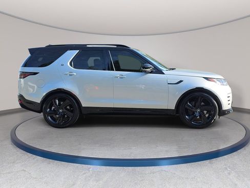 Used 2024 Land Rover Discovery Dynamic SE image 5