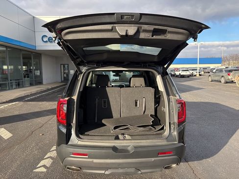 Used 2023 GMC Acadia SLE w/ Driver Convenience Package image 13