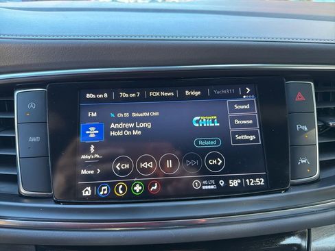 Used 2023 Buick Enclave Essence image 28