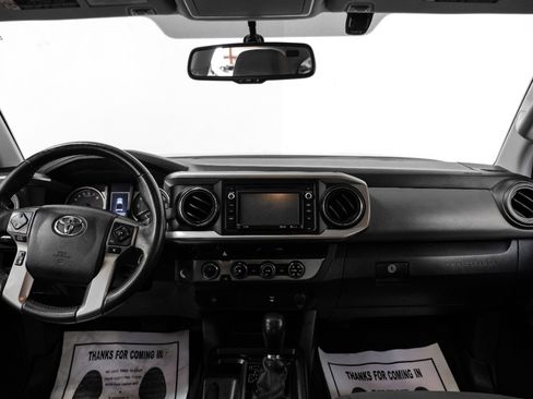 Used 2017 Toyota Tacoma SR5 image 11