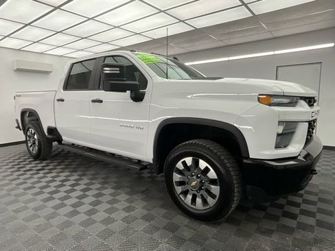 Used 2023 Chevrolet Silverado 2500 Custom w/ Custom Convenience Package AWD/4WD image 3