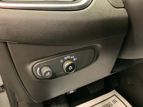 Used 2023 Chevrolet Equinox LT AWD/4WD image 9