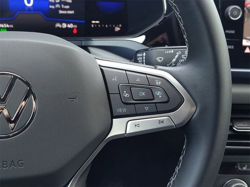 Used 2022 Volkswagen Taos SE image 21