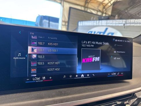Used 2024 BMW X7 xDrive40i w/ M Sport Package AWD/4WD image 19