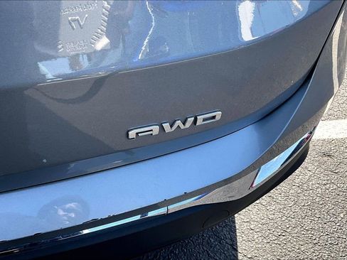 Used 2023 GMC Terrain SLT image 23