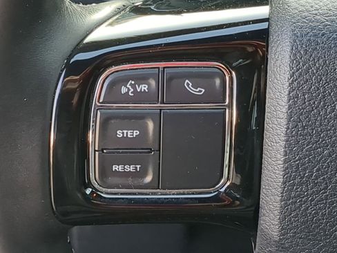 Used 2017 Dodge Grand Caravan SXT image 31