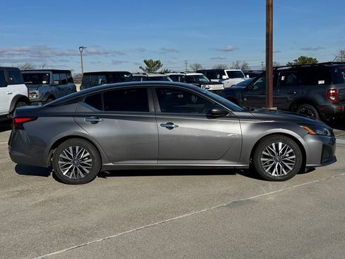 Used 2023 Nissan Altima 2.5 SV image 7