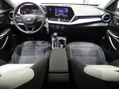 Used 2024 Chevrolet Trax LS image 28