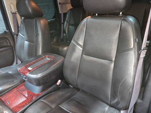 Used 2013 Cadillac Escalade Premium image 91