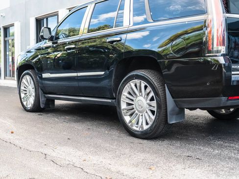 Used 2018 Cadillac Escalade Platinum RWD image 6