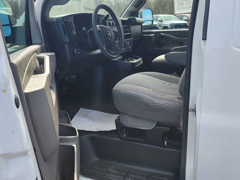 Used 2017 GMC Savana 2500 RWD image 18
