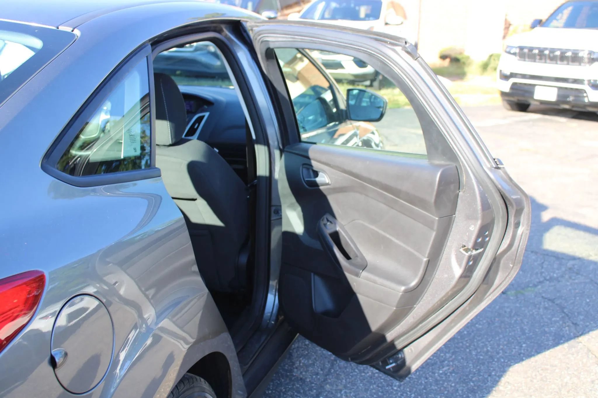 Used 2013 Ford Focus SE FWD image 8