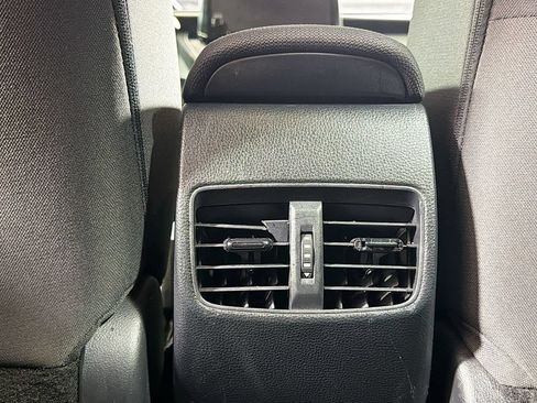 Used 2024 Toyota Corolla Cross LE FWD image 24