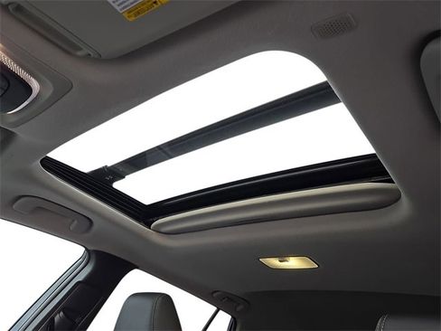 Certified 2022 Toyota Corolla Cross XLE image 14