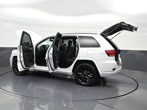 Used 2021 Jeep Grand Cherokee Laredo X RWD image 39