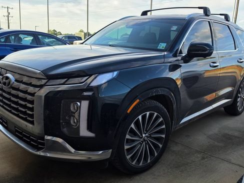 Used 2023 Hyundai Palisade Calligraphy FWD image 3