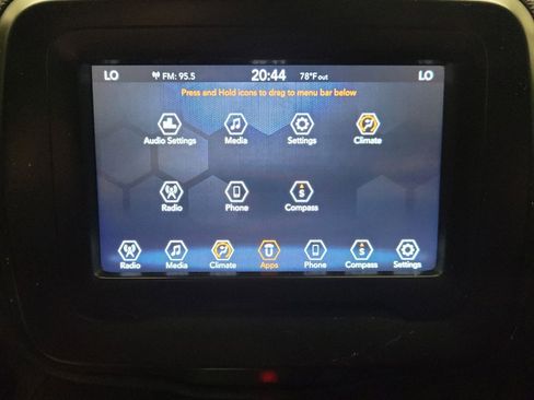Used 2018 Jeep Renegade Latitude FWD image 25