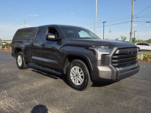 Used 2022 Toyota Tundra SR5 w/ SR5 Convenience Package image 1