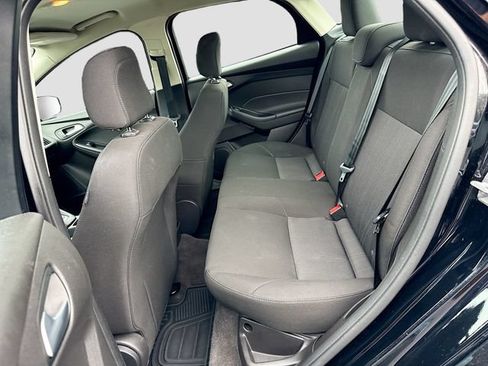 Certified 2018 Ford Focus SE w/ Cold Weather Package FWD image 31