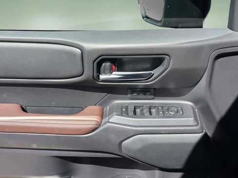 Used 2025 Toyota Land Cruiser w/ Premium Package AWD/4WD image 17