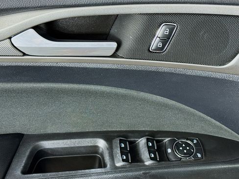 Used 2020 Ford Fusion SE FWD image 23