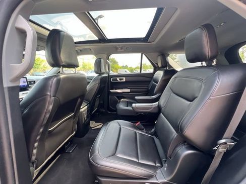 Used 2023 Ford Explorer XLT w/ Equipment Group 202A AWD/4WD image 18