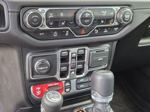 Used 2024 Jeep Gladiator Rubicon AWD/4WD image 29