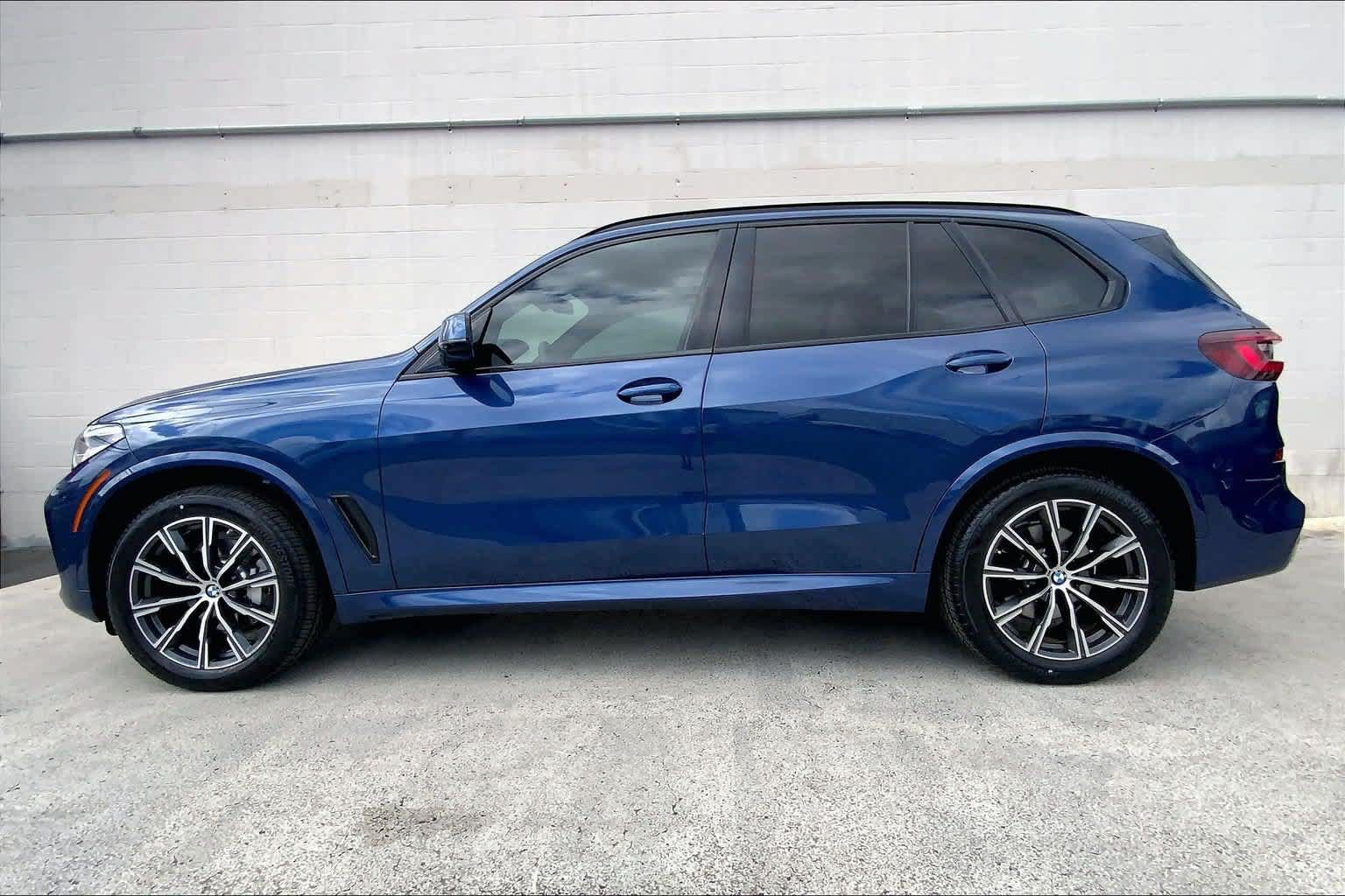 Used 2021 BMW X5 sDrive40i w/ M Sport Package RWD image 3