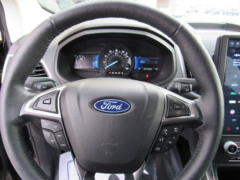 Used 2024 Ford Edge Titanium image 13