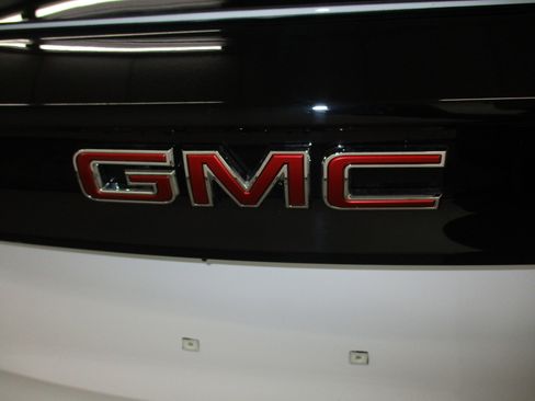 New 2026 GMC Acadia Elevation w/ Elevation Premium Package AWD/4WD image 9