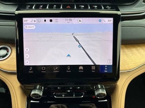 Used 2024 Jeep Grand Cherokee L Summit AWD/4WD image 9