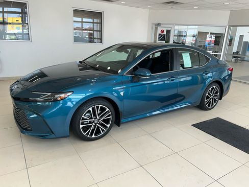 Used 2025 Toyota Camry XLE FWD image 10