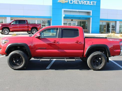 Used 2021 Toyota Tacoma TRD Off-Road AWD/4WD image 4
