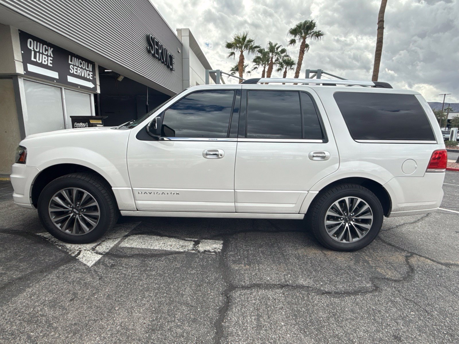 Used 2015 Lincoln Navigator 2WD image 8