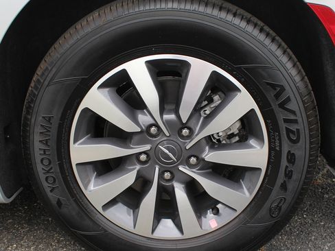 Used 2024 Chrysler Pacifica Select image 60