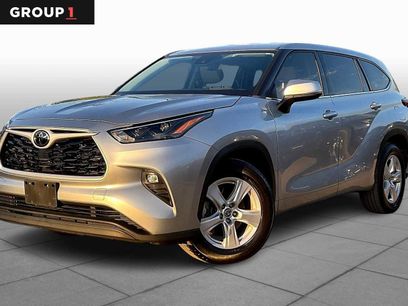 Used 2022 Toyota Highlander LE