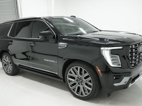 Used 2025 GMC Yukon Denali Ultimate image 3