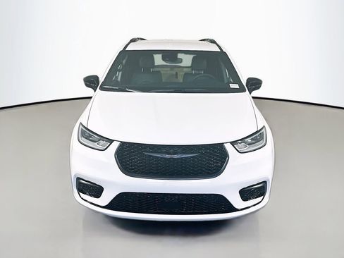 New 2025 Chrysler Pacifica Select w/ Fav Edition Package image 3