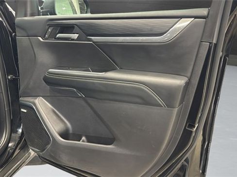 Used 2025 GMC Acadia Elevation image 33