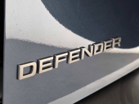 Used 2025 Land Rover Defender 110 X-Dynamic SE image 15