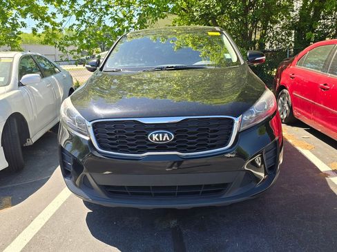 Used 2019 Kia Sorento LX image 2