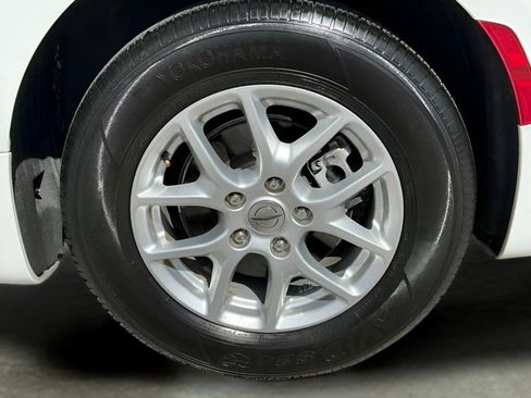 Used 2023 Chrysler Pacifica Touring-L image 20