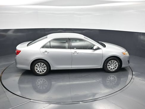 Used 2014 Toyota Camry LE FWD image 32