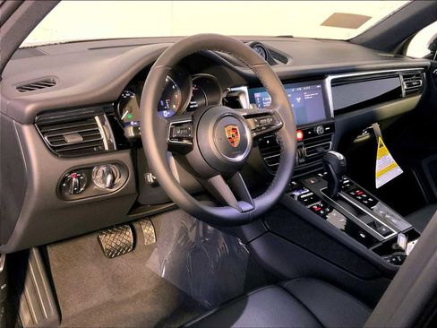 New 2026 Porsche Macan AWD/4WD image 4
