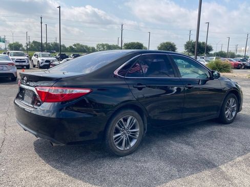 Used 2017 Toyota Camry SE FWD image 5