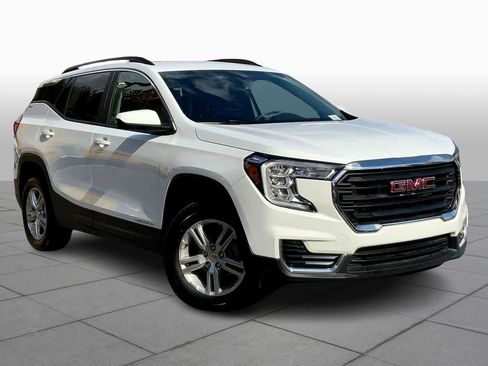Used 2023 GMC Terrain SLE w/ Driver Convenience Package image 2