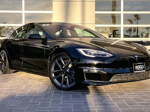 Used 2022 Tesla Model S Plaid image 3