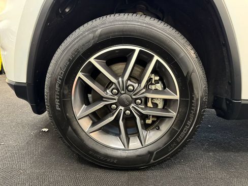 Used 2022 Jeep Grand Cherokee Limited AWD/4WD image 13