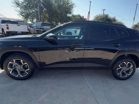 Used 2025 Chevrolet Trax LT FWD image 5